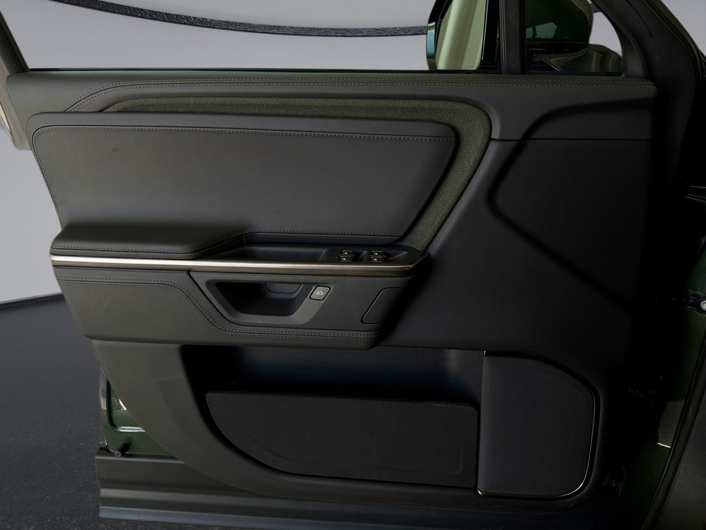 Thumbnail: 2025 Rivian R1S - 29