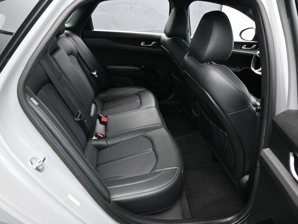 Used 2023 Wolf Gray Kia GT-Line image 35