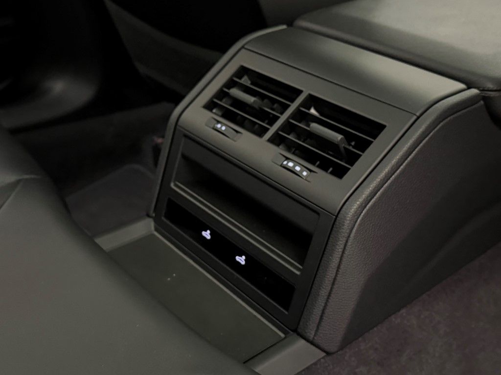 Thumbnail: 2025 Porsche Panamera - 32