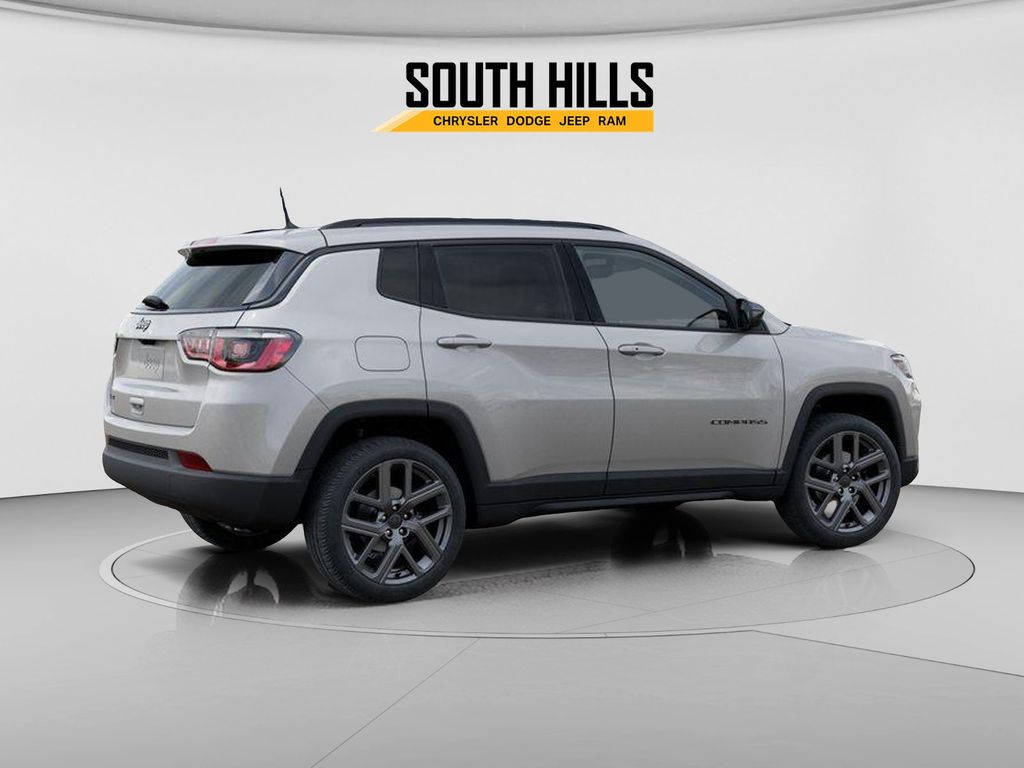 2026 Jeep Compass Latitude Silver at South Hills CDJR