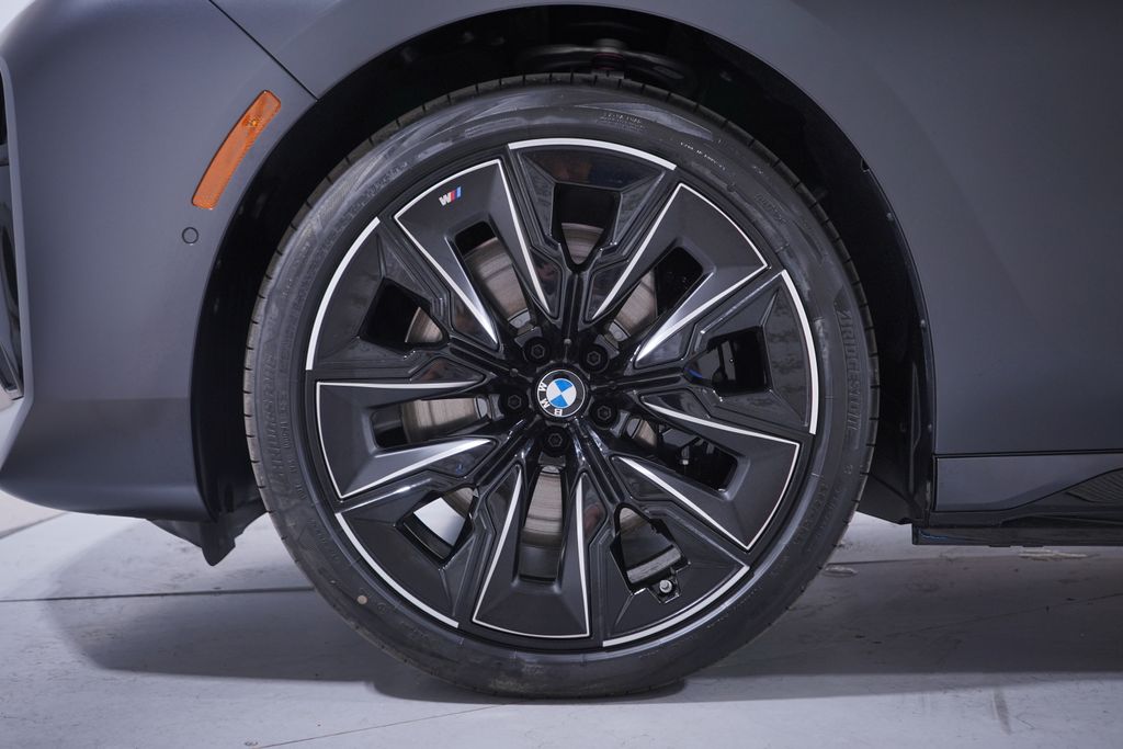 Thumbnail: 2025 BMW i7 - 2