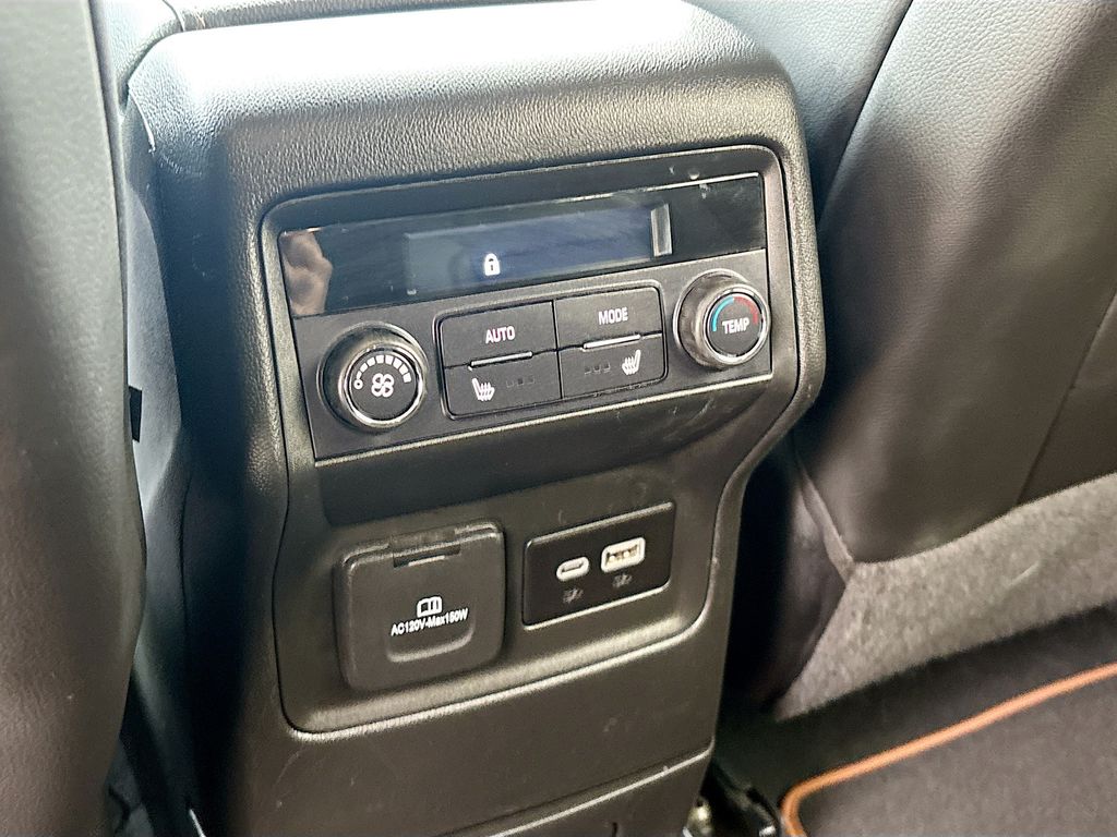 Used 2023 White GMC AT4 image 27