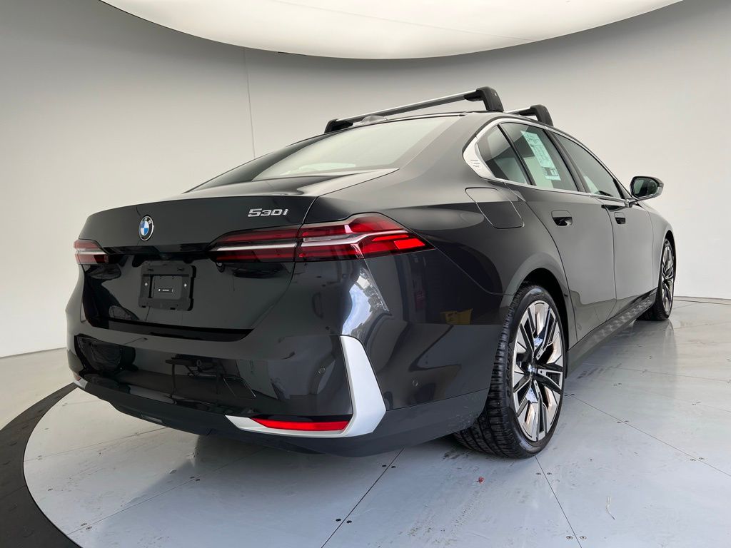 Thumbnail: 2025 BMW 5 Series - 3