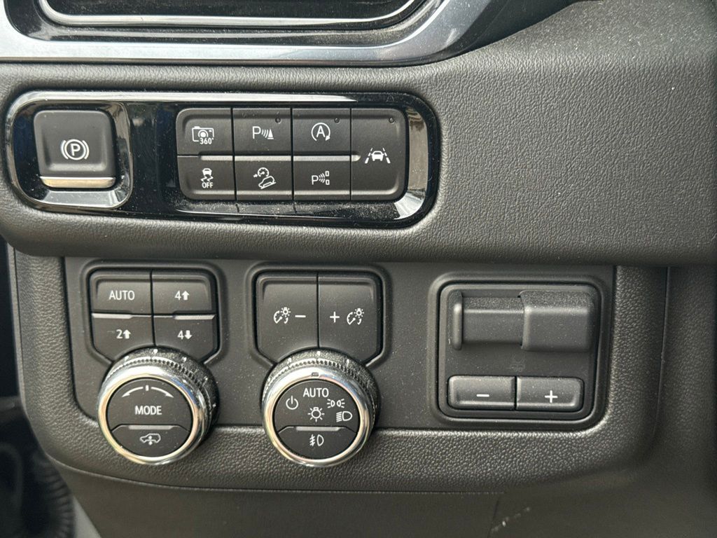 Certified Used 2025 Silver GMC AT4 image 6