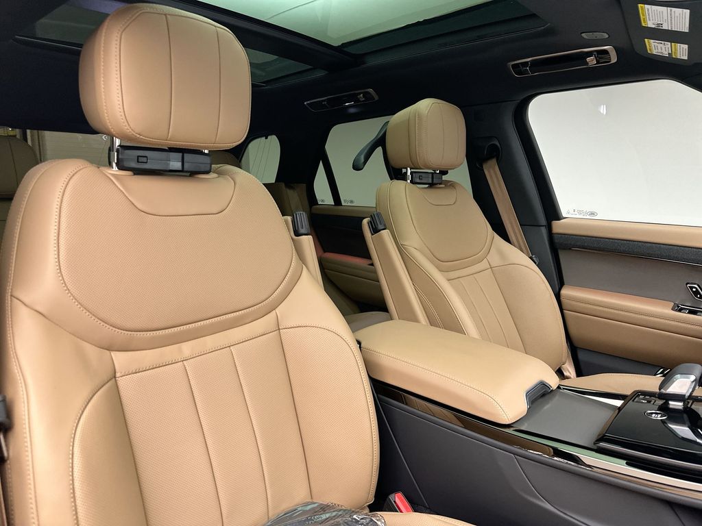 Thumbnail: 2026 Land Rover Range Rover Sport - 6