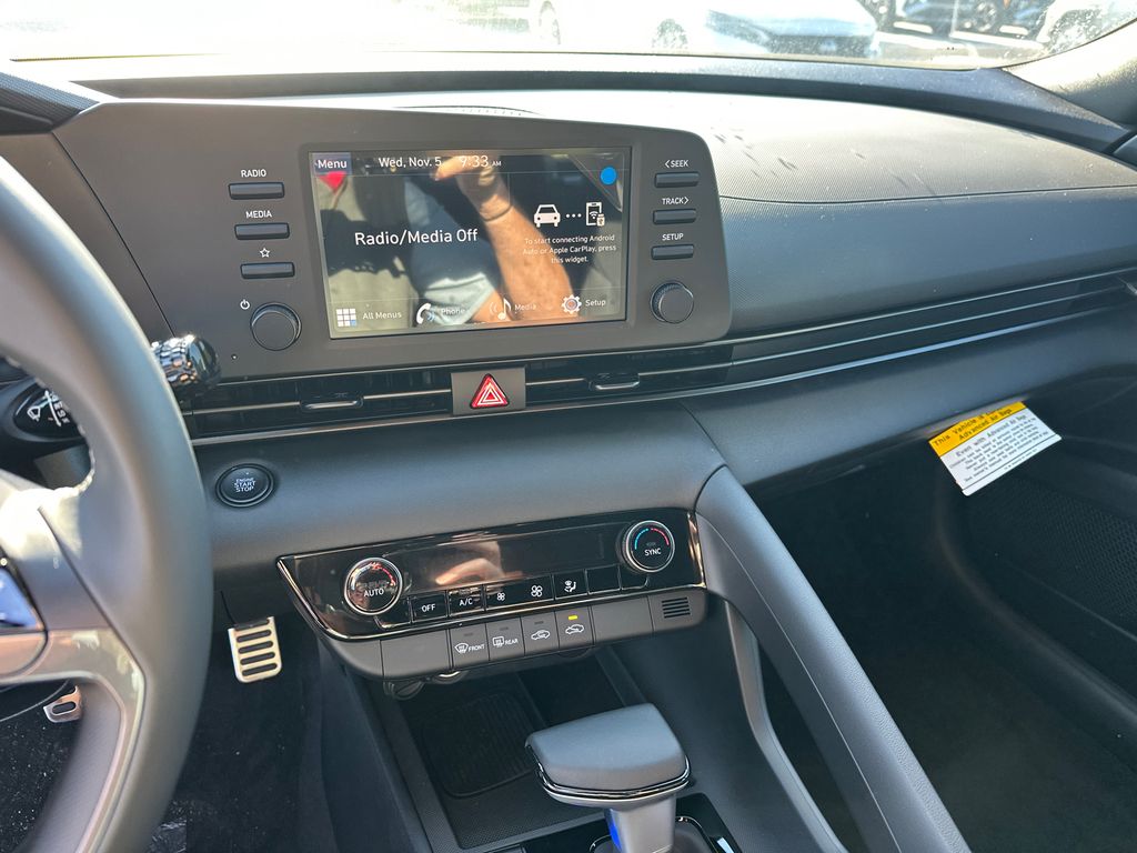 Used 2025 Silver Hyundai SEL Sport image 27