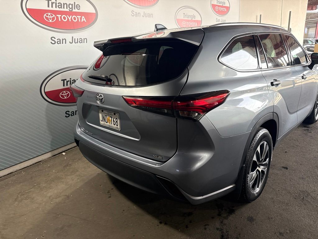 Thumbnail: 2021 Toyota Highlander - 20