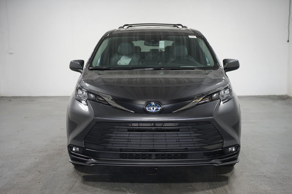 2025 Toyota Sienna XLE 2