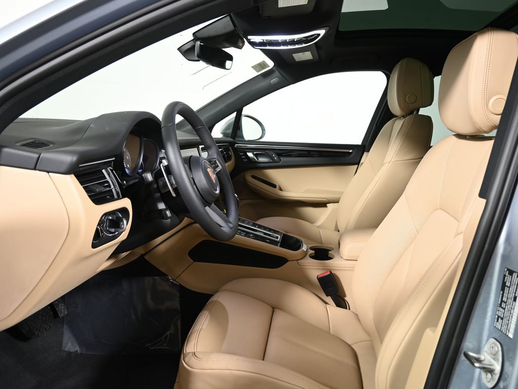 Thumbnail: 2026 Porsche Macan - 5