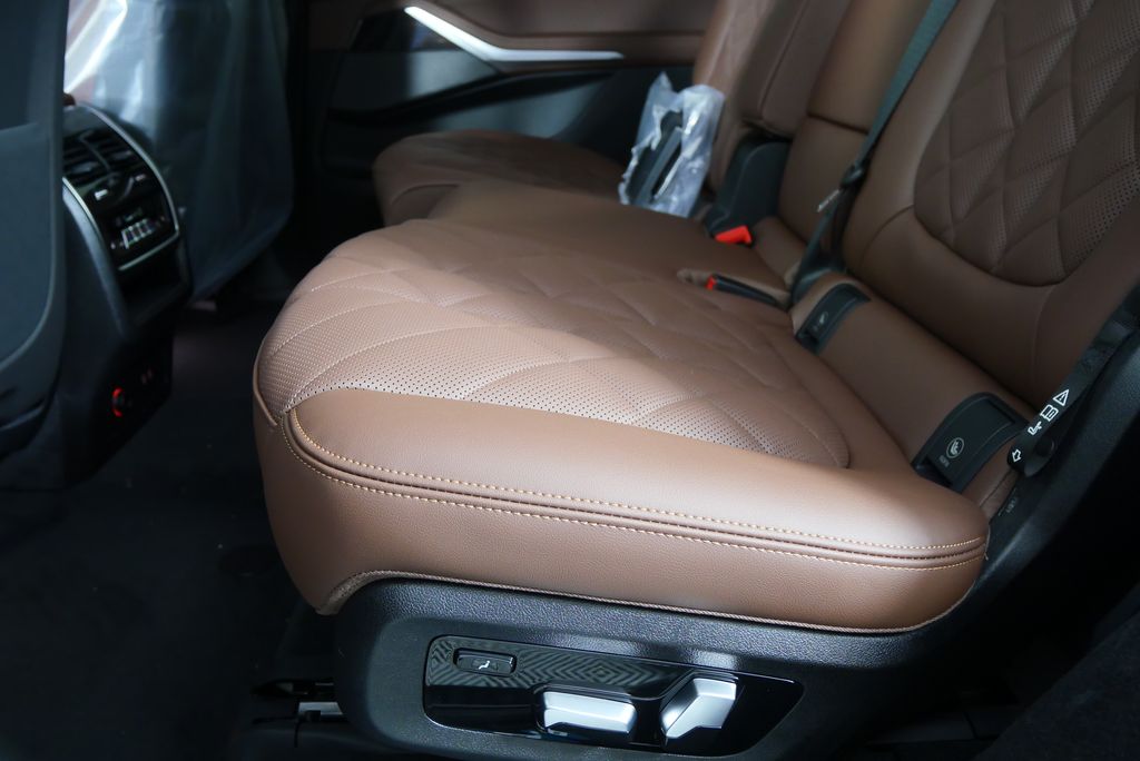 2026 BMW X7 xDrive40i 15