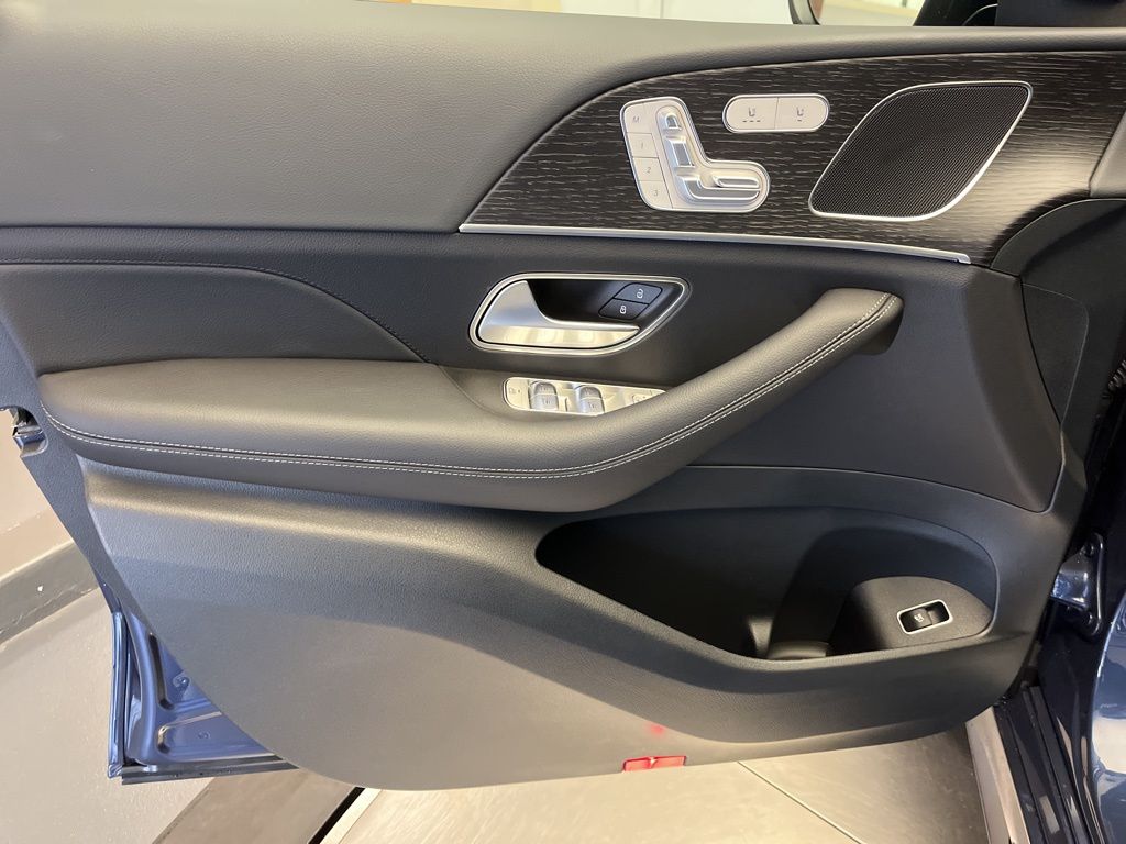 Thumbnail: 2026 Mercedes-Benz GLE - 11