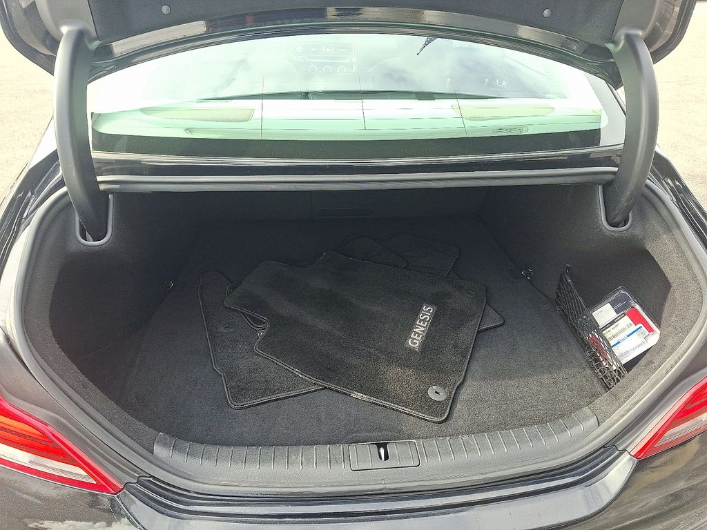 Thumbnail: 2021 Genesis G70 - 28