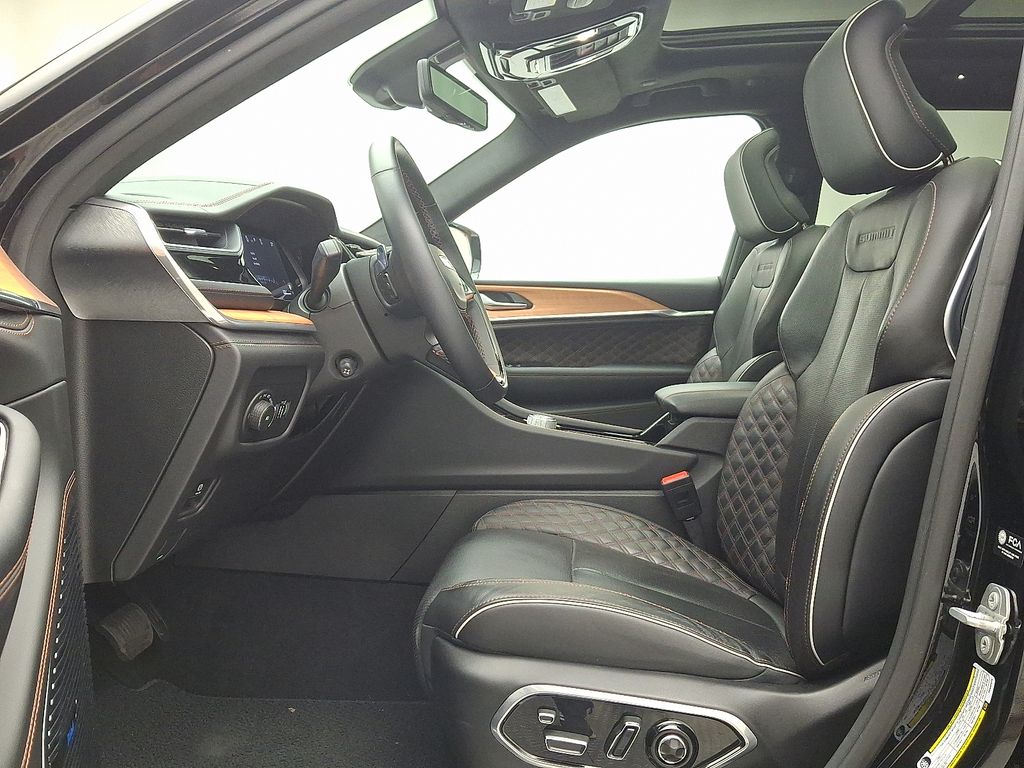 Thumbnail: 2023 Jeep Grand Cherokee - 14