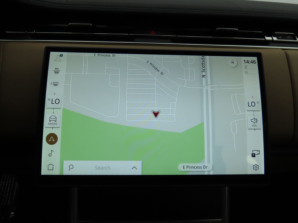 2025 Land Rover Range Rover SE 16
