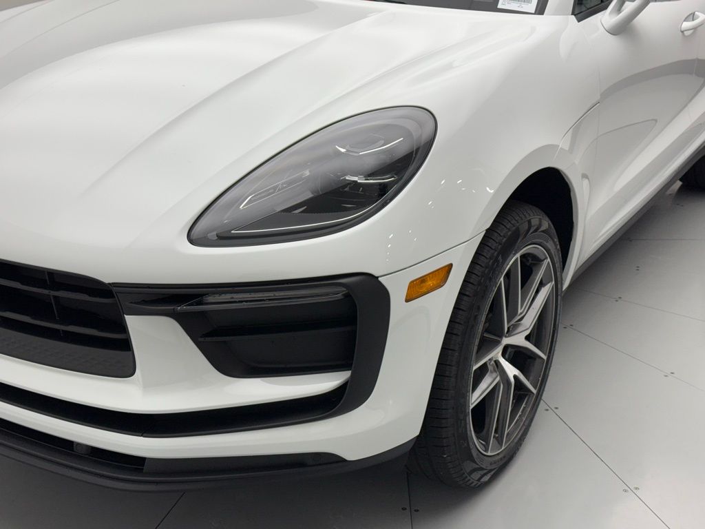 2025 Porsche Macan  29