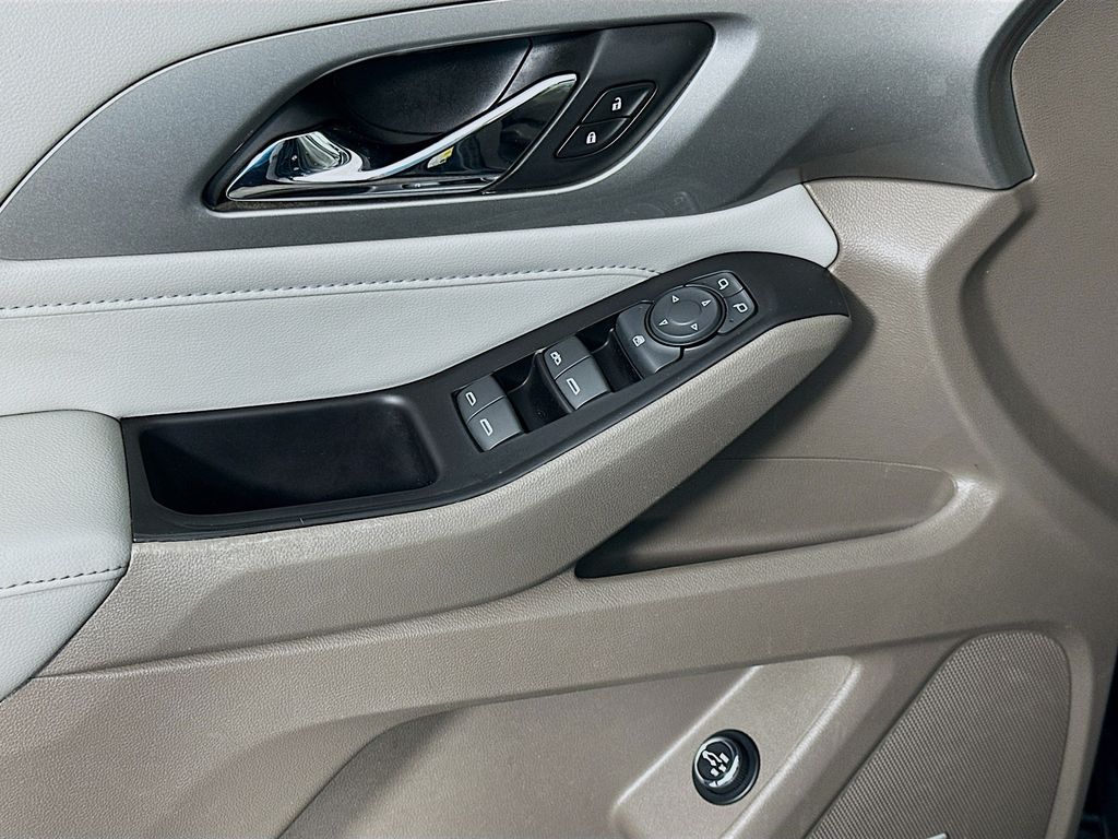 Thumbnail: 2018 Chevrolet Traverse - 18