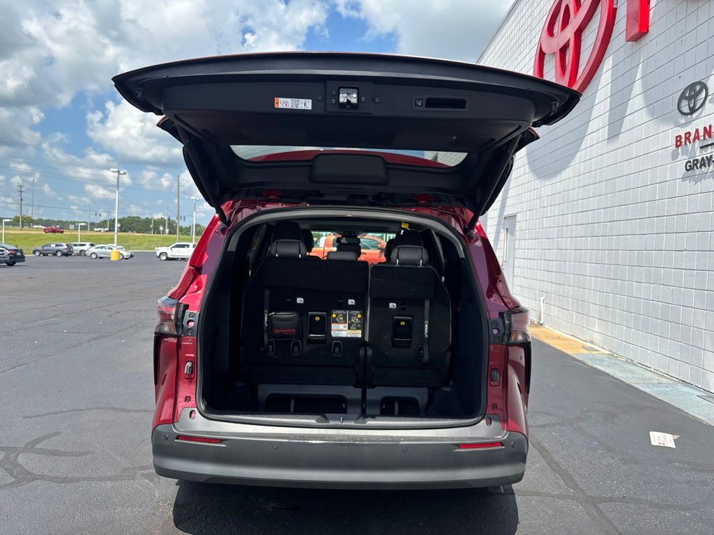 Used 2026 Toyota Sienna Van