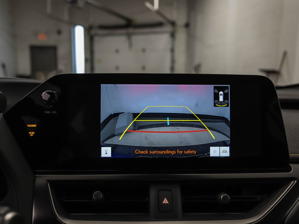 Thumbnail: 2025 Lexus UX - 16