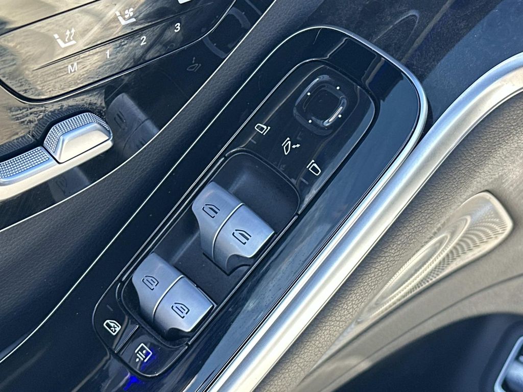 Thumbnail: 2022 Mercedes-Benz S-Class - 30