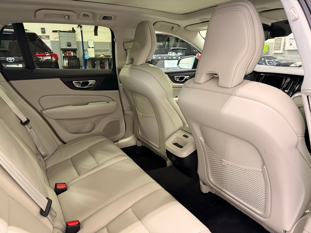 Thumbnail: 2022 Volvo S60 - 25