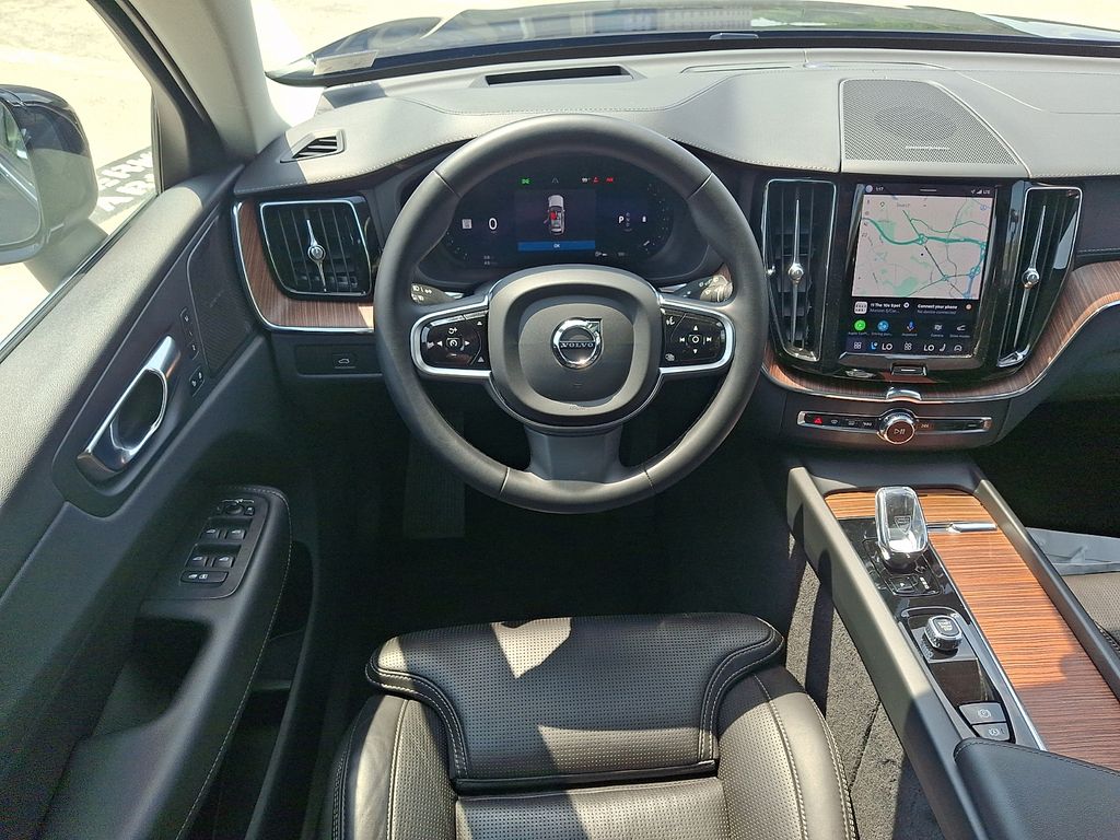 Thumbnail: 2023 Volvo XC60 - 15