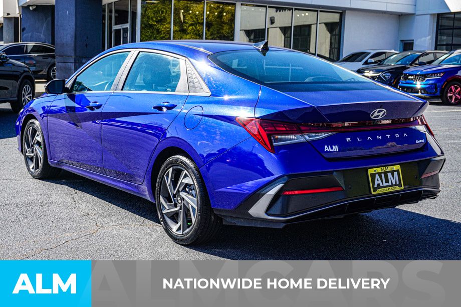 2024 Hyundai Elantra Limited photo 4