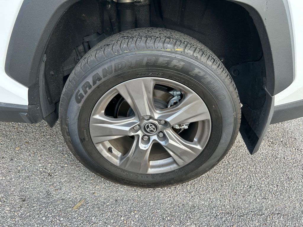 2024 Toyota RAV4 XLE 9