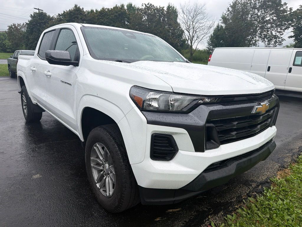 Summit White 2024 Chevrolet Colorado Pickup Truck Four-Wheel Drive 8-Speed Automatic