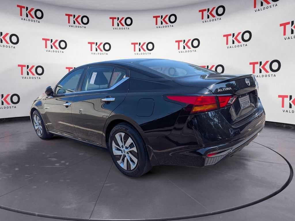 Used 2024 Nissan Altima Sedan