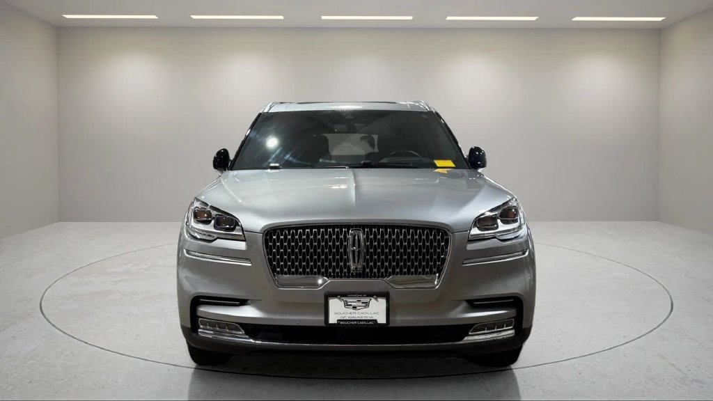 Used 2023 Radiance Metallic Lincoln Reserve image 8