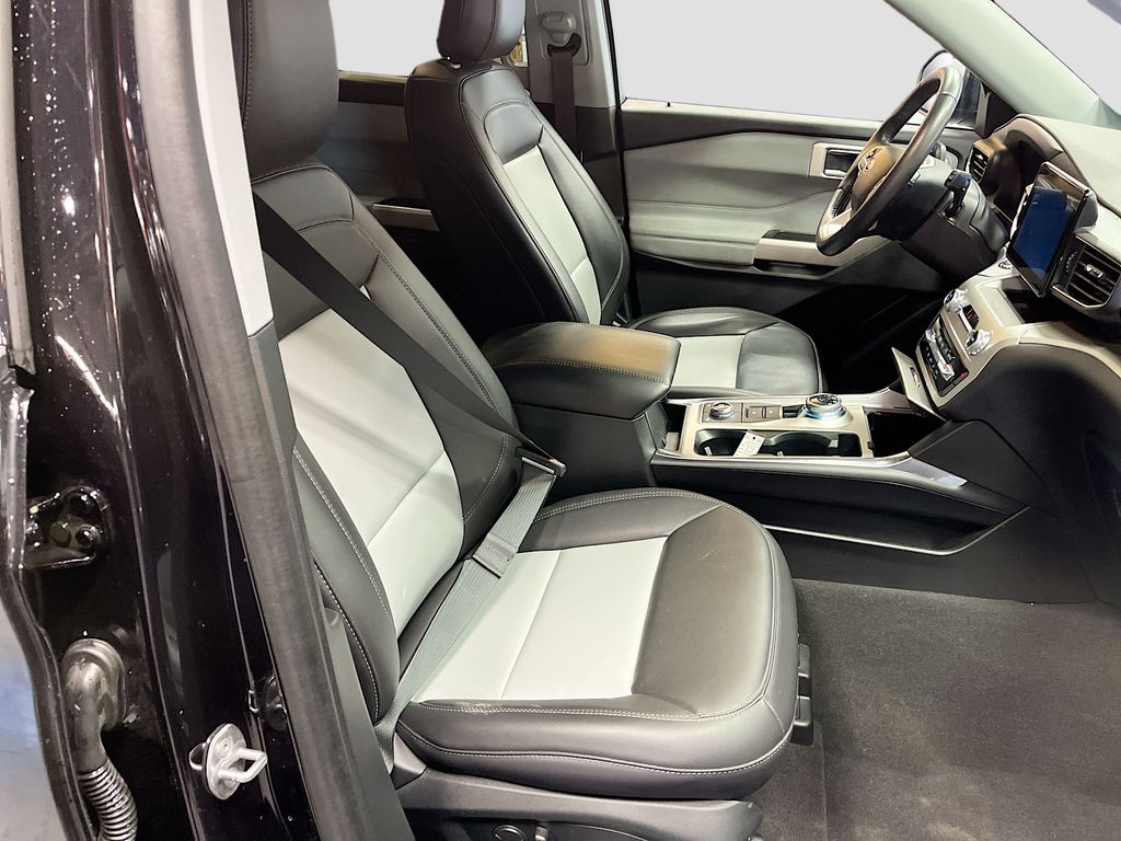 Used 2023 Black Metallic Ford XLT image 30