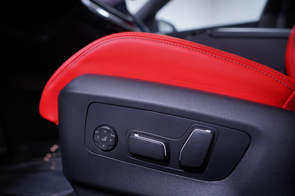 Thumbnail: 2026 BMW M5 - 19