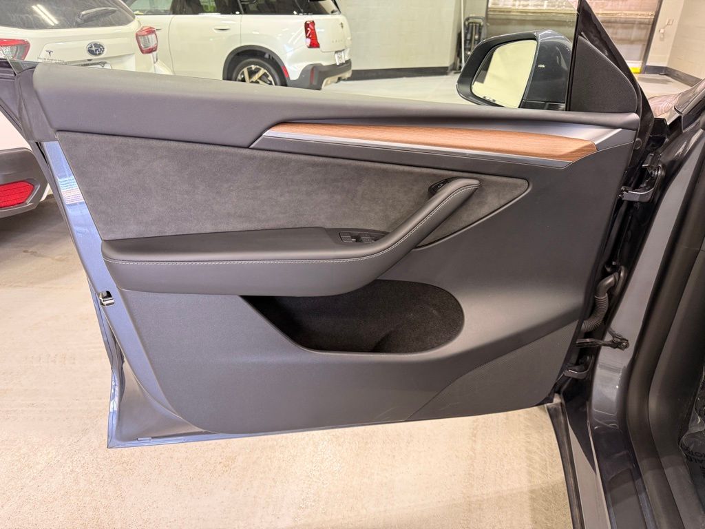 Thumbnail: 2023 Tesla Model Y - 10