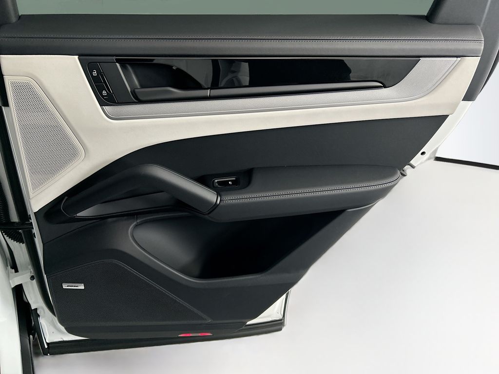 Thumbnail: 2026 Porsche Cayenne - 27