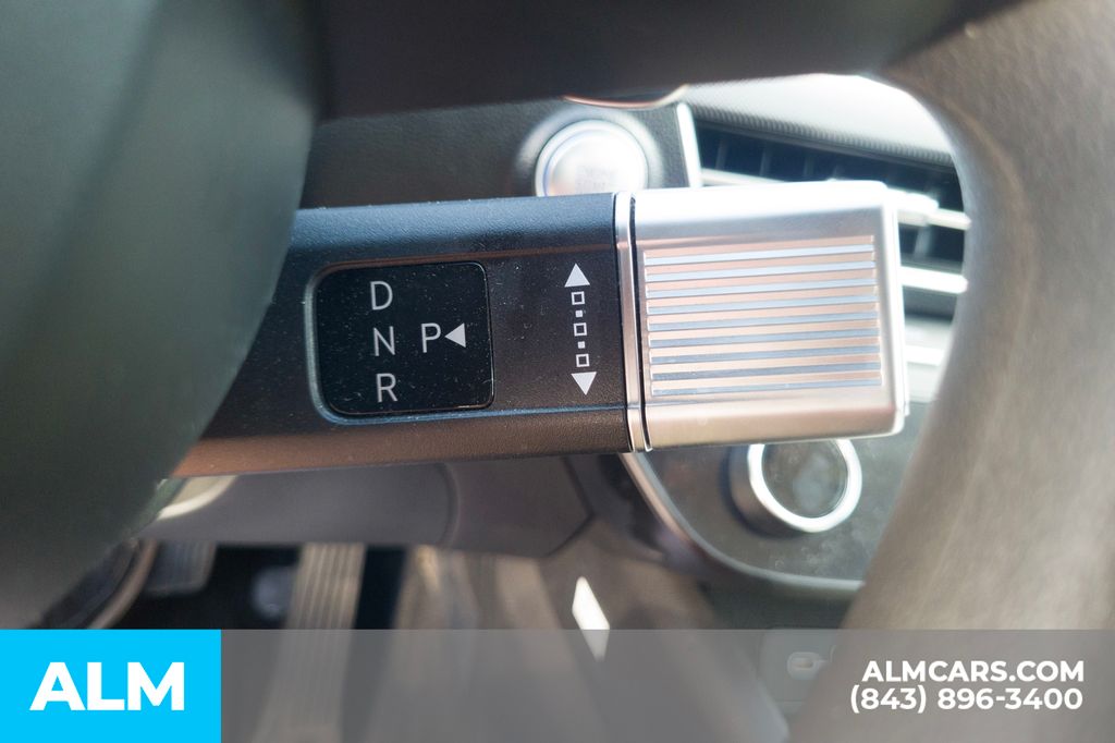 Used 2025 White Hyundai SEL image 11