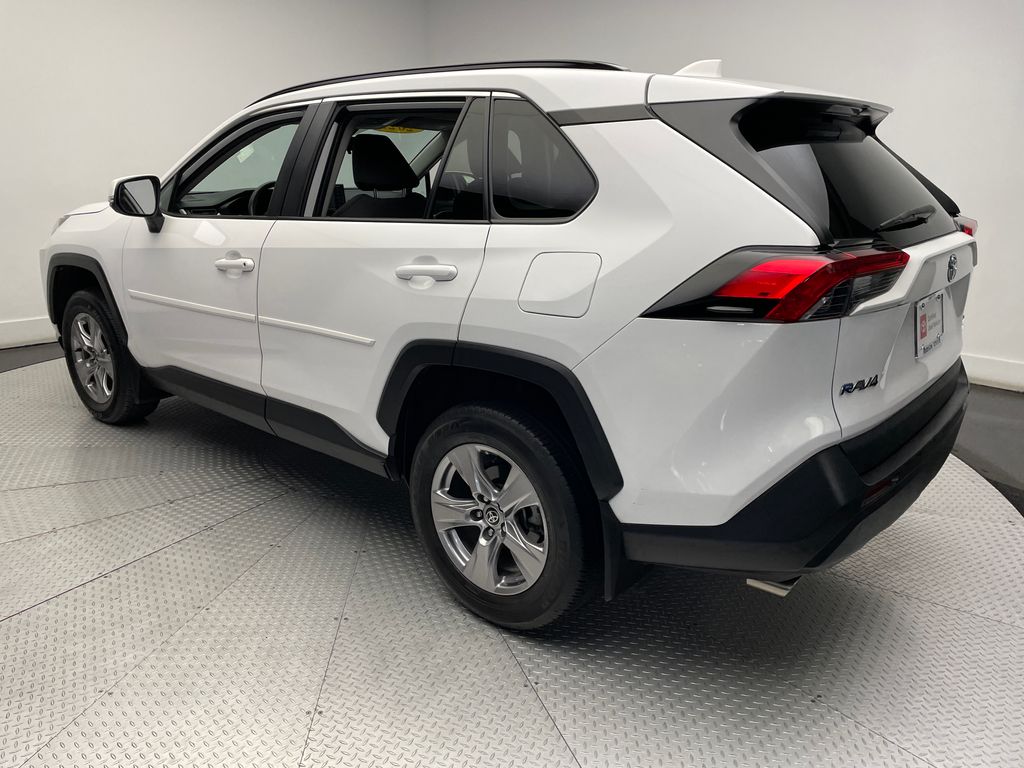 2022 Toyota RAV4 XLE 7