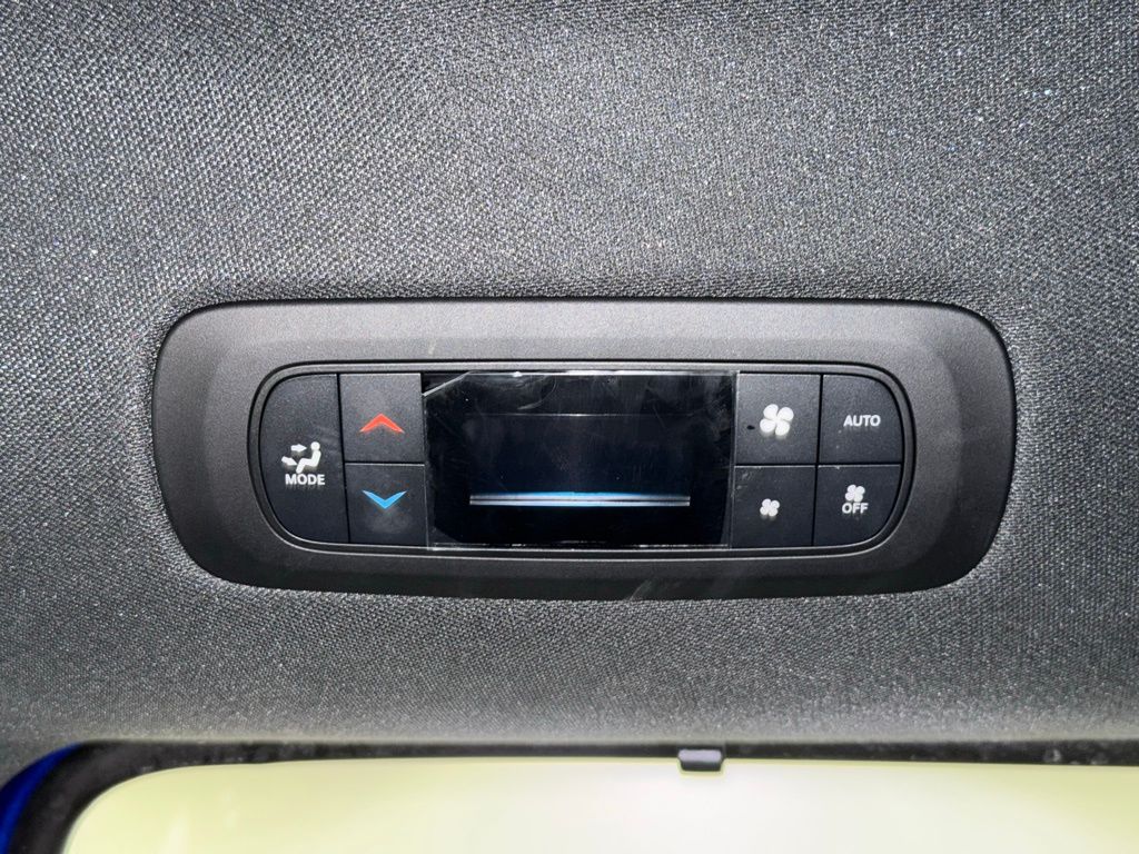 Thumbnail: 2021 Chrysler Pacifica - 20