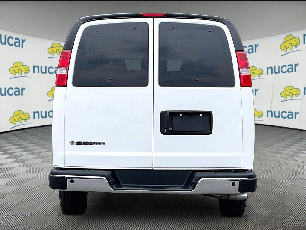 2025 Chevrolet Express 3500 — photo 5
