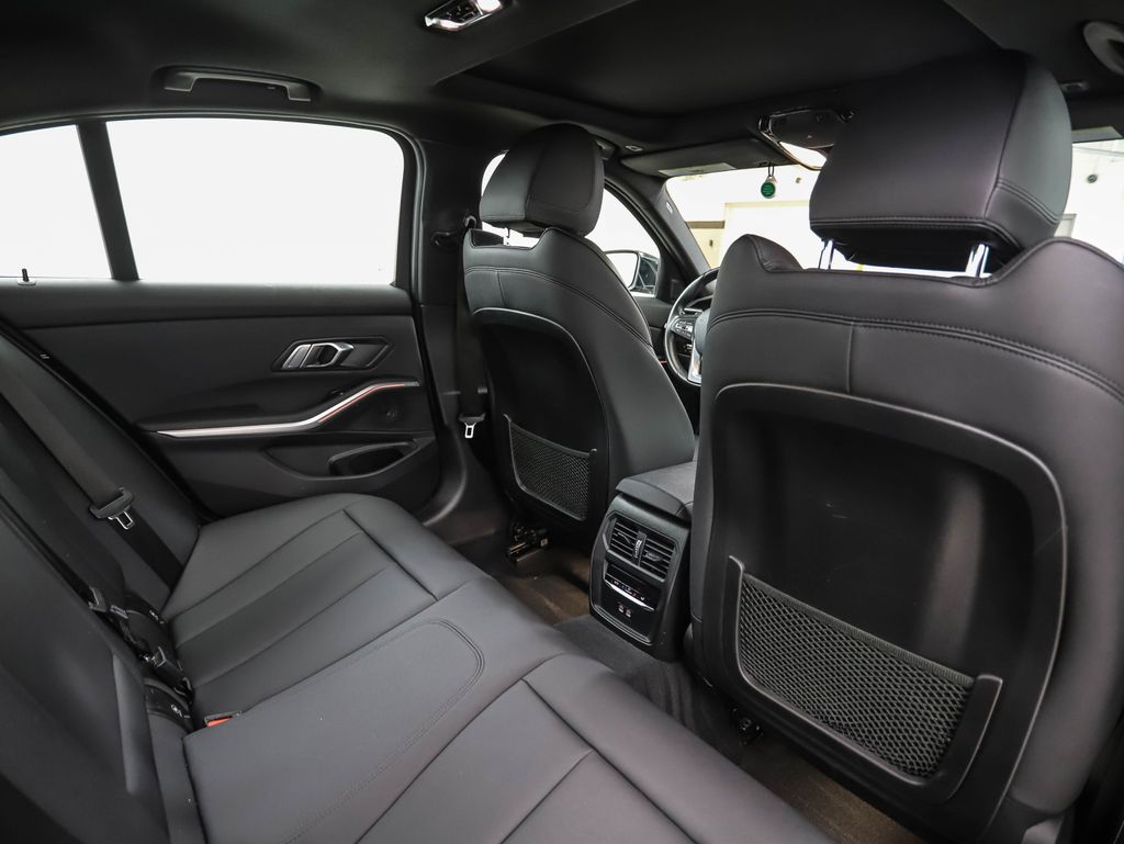 Thumbnail: 2021 BMW 3 Series - 25