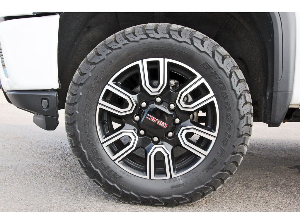 2021 GMC Sierra 2500HD AT4 White at River Oaks CDJR