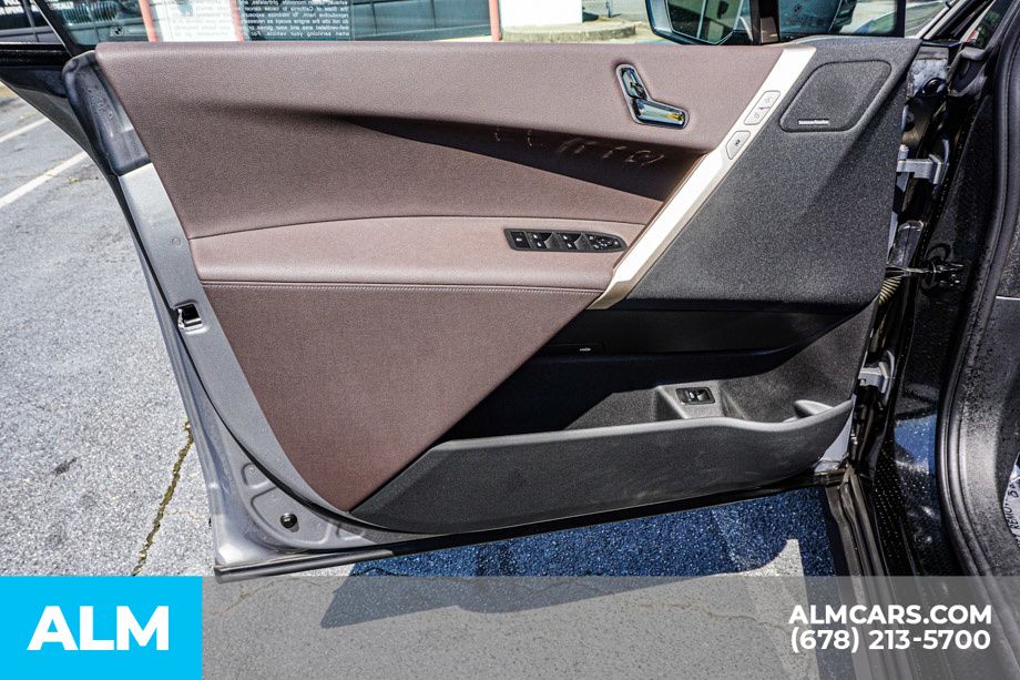 Used 2024 Gray BMW xDrive50 image 49