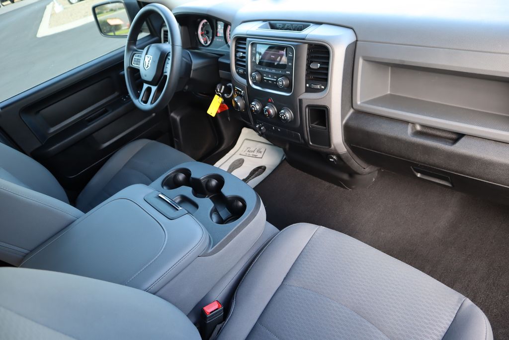 Thumbnail: 2020 RAM 1500 Classic - 17