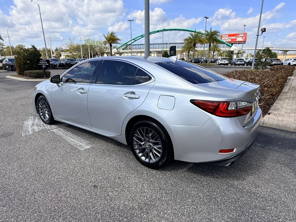 Thumbnail: 2018 Lexus ES - 2