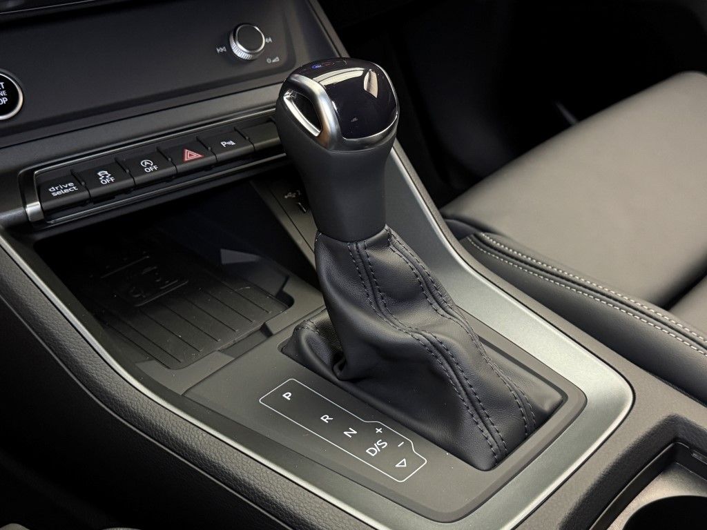 2025 Audi Q3  25