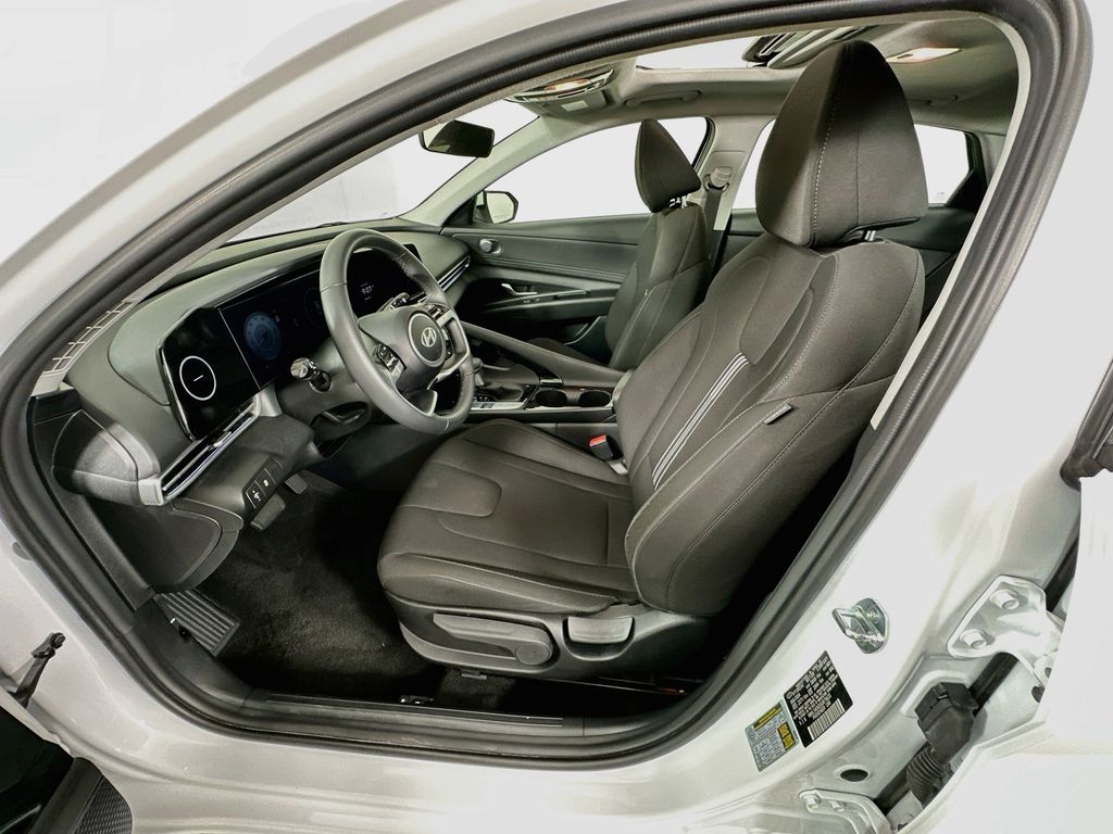 Thumbnail: 2025 Hyundai Elantra - 21