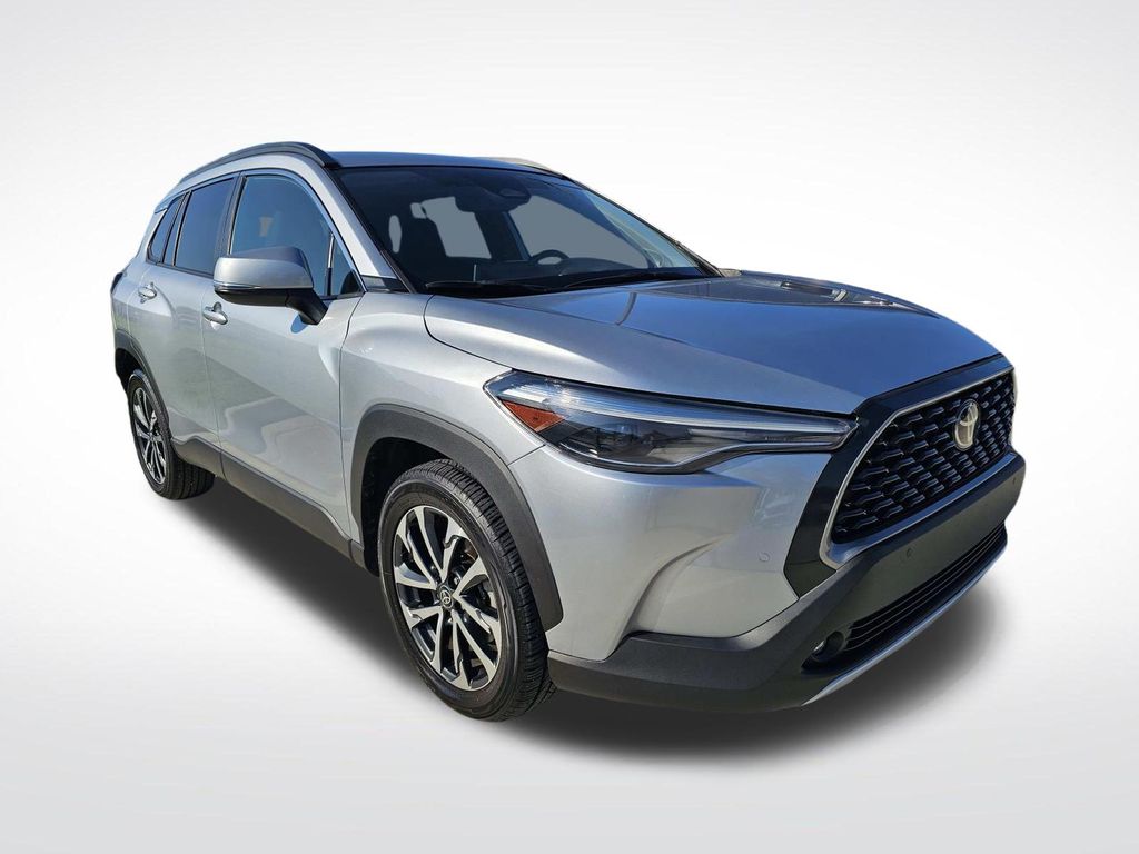 2023 Toyota Corolla Cross XLE FWD   