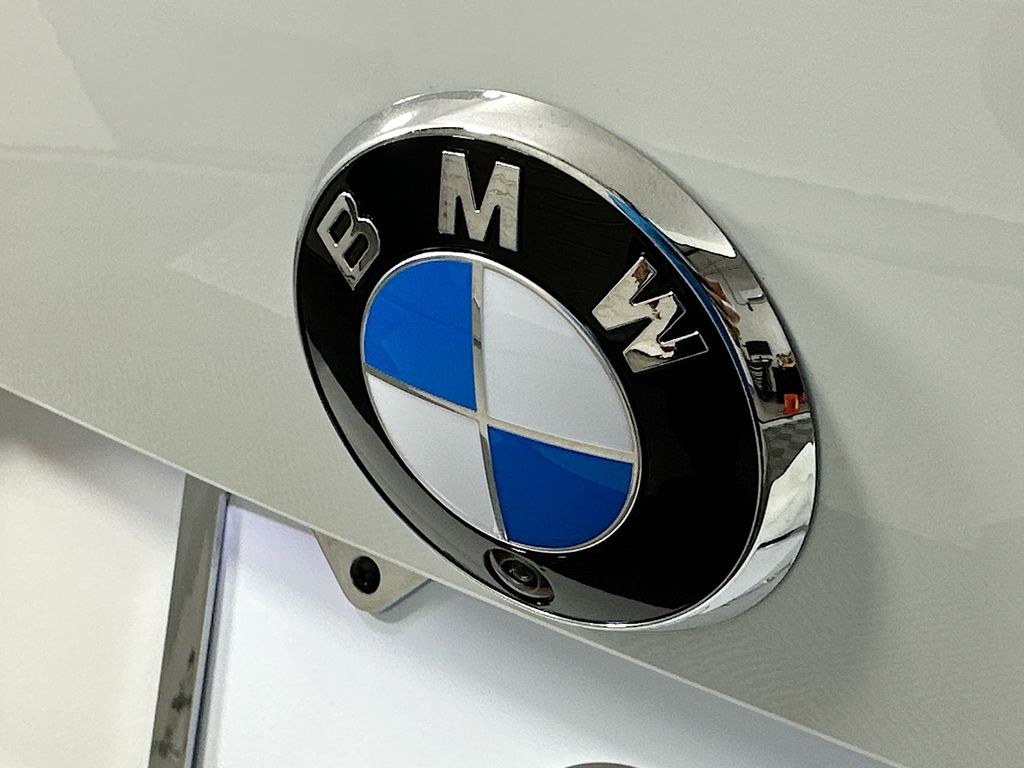 Thumbnail: 2026 BMW i4 - 22