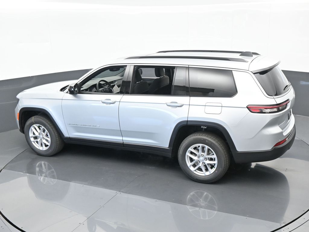 Used 2024 Silver Zynith Jeep Laredo image 40