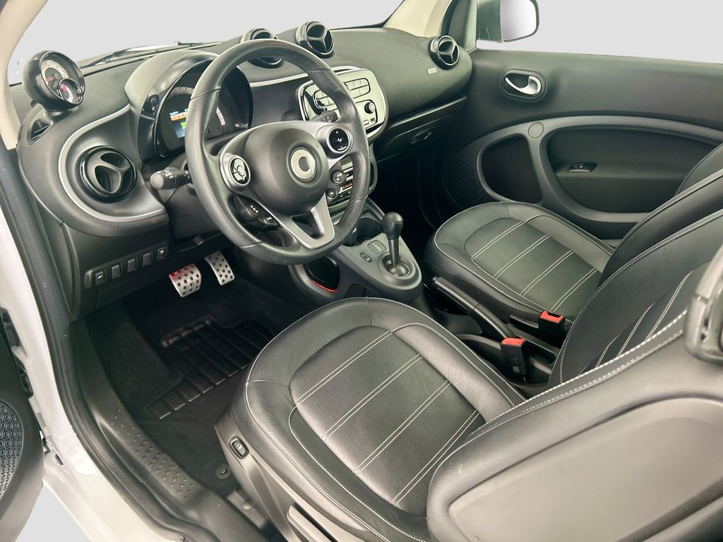 Thumbnail: 2019 smart fortwo - 9