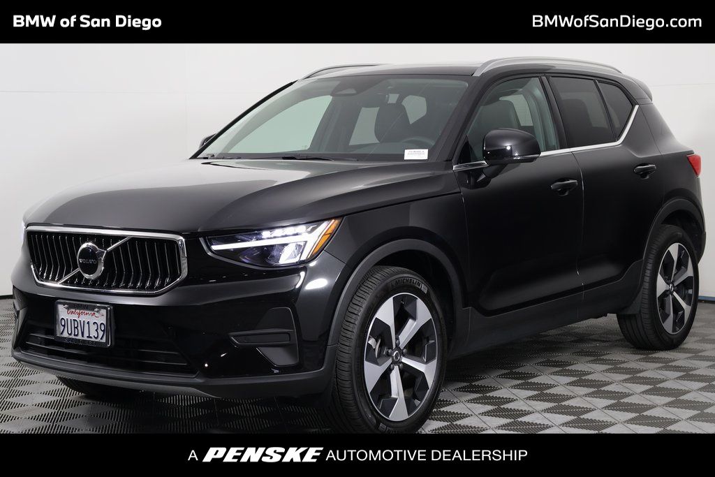 Thumbnail: 2025 Volvo XC40 - 1